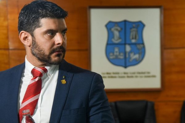 Óscar Rodríguez anuncia la desvinculación de más de 100 funcionarios