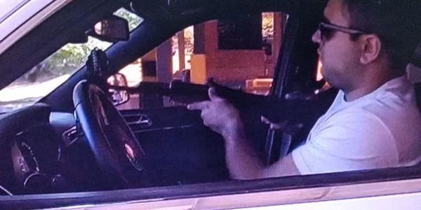Allanamiento en el Paraná Country Club tras denuncia de vecinos de residente con presunta arma de guerra - A La Gran 7-30 - ABC Color