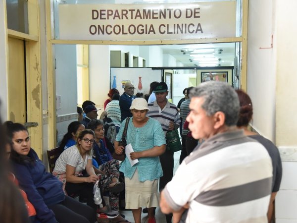 Pacientes oncológicos piden inclusión de importantes medicamentos en listado de Salud Pública