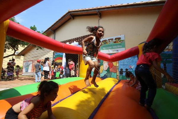 Festejo por el día de Reyes Magos en hospitales y centros comunitarios