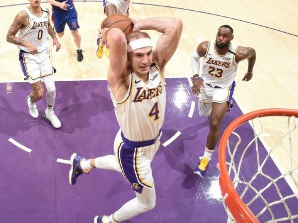 Con festival de tapones Los Lakers cierran su quinta victoria