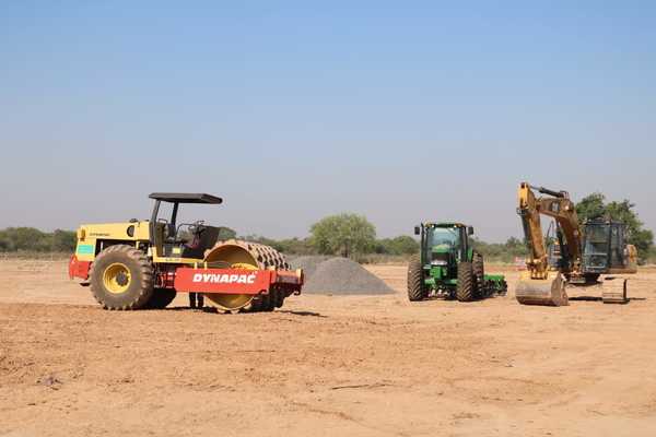 MOPC arranca el año con máquinas en pista de las principales obras del país