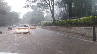 Temporal ocasionó cortes de energía y raudales en las calles - Nacionales - ABC Color