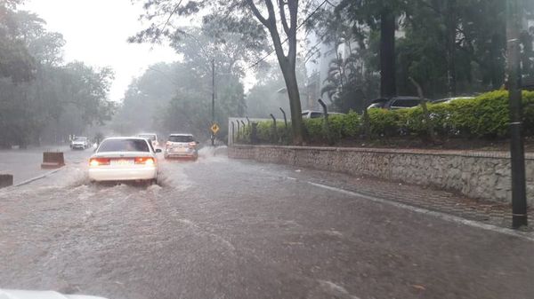 Temporal ocasionó cortes de energía y raudales en las calles - Nacionales - ABC Color