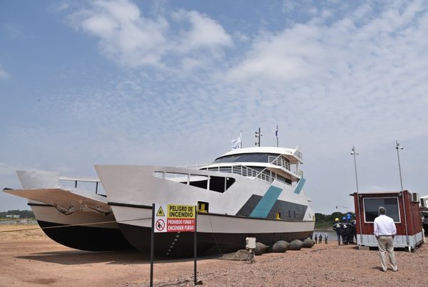 Primer viaje del ferry del Chaco tuvo 45 pasajeros