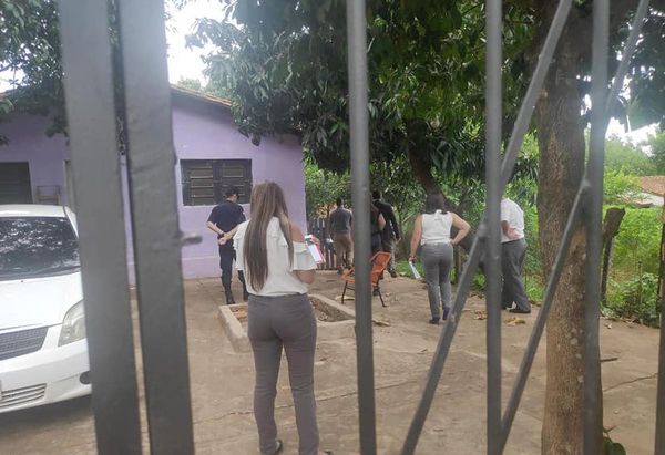 Allanan vivienda de secretario fiscal que habría matado a golpes a su perro