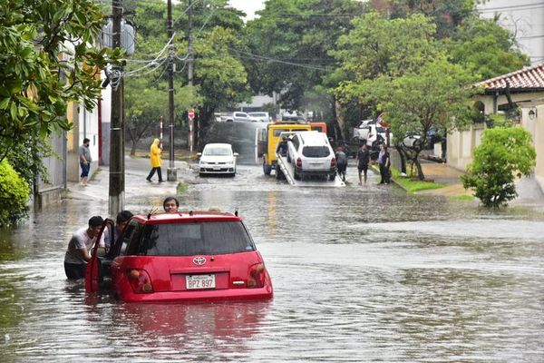 Tormenta se aleja del departamento Central y da paso a los rescatistas - Nacionales - ABC Color