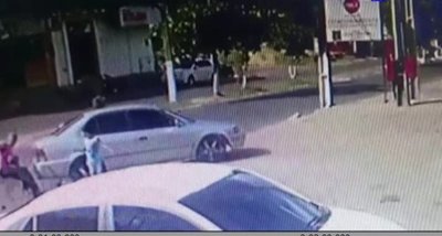 Inexplicable: Un automóvil pasa por encima de una mujer y esta resulta ilesa | Noticias Paraguay