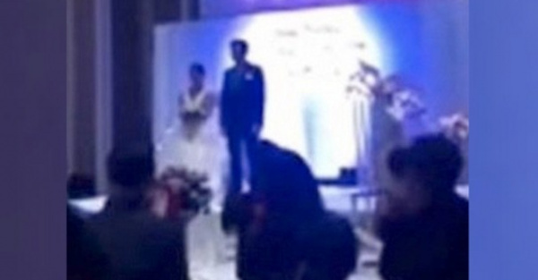 Escrachó a novia en pleno casorio
