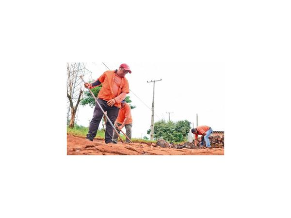 Municipalidad del Este repara calles con recursos propios, sin tercerizar