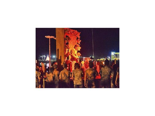 Teatro sobre el Paraná cautivó a turistas en Encarnación
