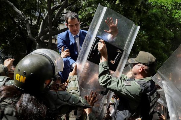 Guaidó y Parra se enfrentan hoy, cada uno como jefe del Parlamento - Mundo - ABC Color