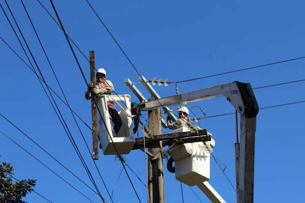 ANDE normaliza casi la totalidad del servicio eléctrico afectado en Asunción y Central | .::Agencia IP::.