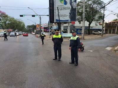 Agentes de la PMT hacían barreras ilegales para recaudar