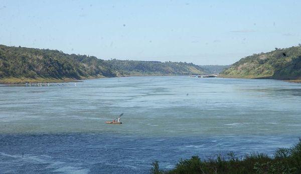 UNA PERSONA ESTÁ DESAPARECIDA TRAS VOLCAR UNA EMBARCACIÓN EN AGUAS DEL PARANÁ