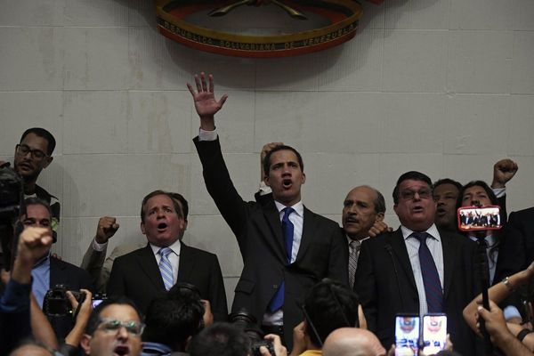 Guaidó se juramenta como presidente del Parlamento venezolano