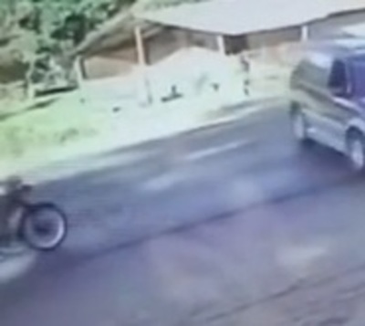 Motociclista accidentado requiere ayuda - Paraguay.com