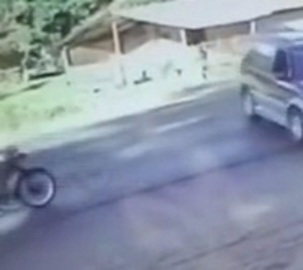 Motociclista accidentado requiere ayuda - Paraguay.com