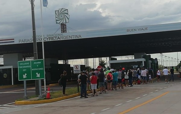 Paso fronterizo entre Ayolas e Ituzaingó registró intensa actividad