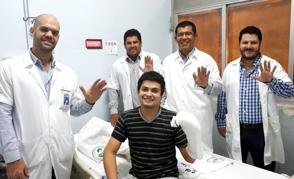 HOY / Paciente con implante de mano amputada recibió el alta hospitalaria