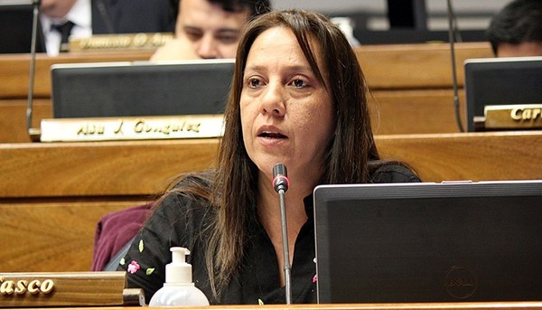 Rocío Casco chicanea su proceso pero utiliza los medios para criticar a su denunciante - ADN Paraguayo