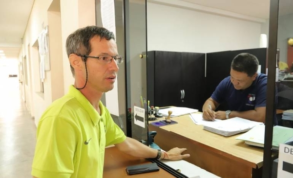 HOY / El raro "rey" de los pronósticos deportivos, "Kichi" Poka, se lanza por la concejalía