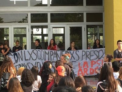 Prueba de ingreso a universidades se rinde en Chile en ambiente de tensión
