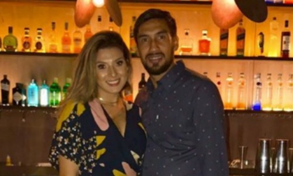 Esposa de jugador disparó furiosa contra locutora