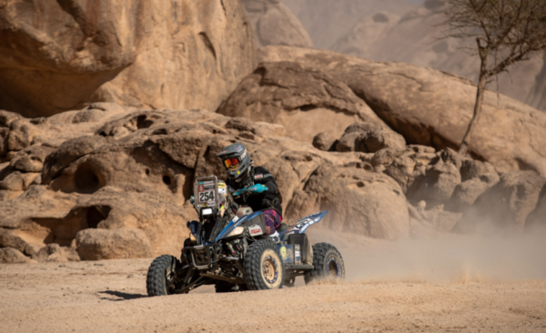 HOY / Dakar: Sanabria supera un día difícil en el desierto árabe