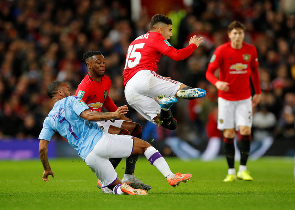 El City derrota en Old Trafford al United en clásico de la ciudad por la Copa de la Liga