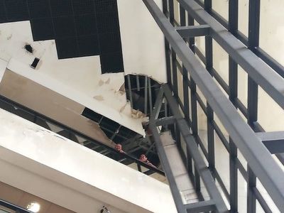Edificio que costó US$ 20 millones no está hecho para los días lluviosos