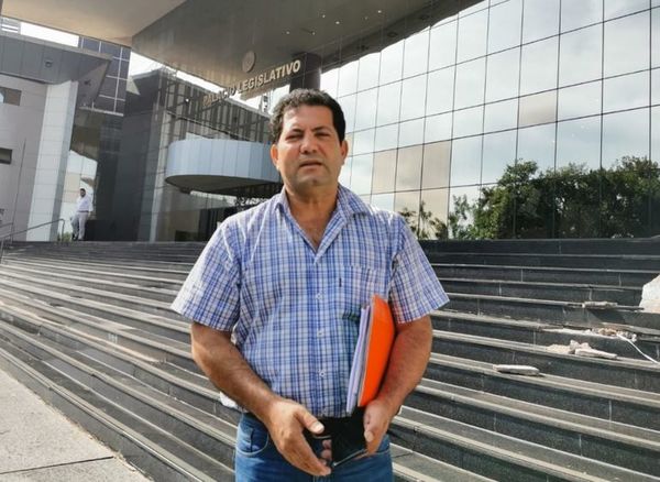 Intendente del PPQ denuncia  la usurpación de  su cargo - Política - ABC Color