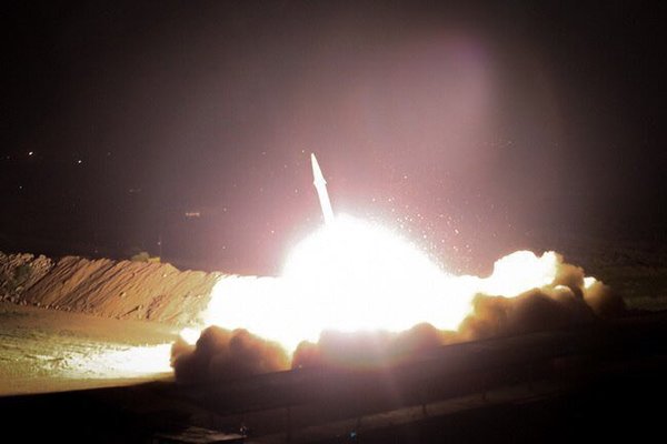 Irán lanzó misiles contra una base de EEUU en Irak y advirtió el comienzo de su venganza | .::Agencia IP::.