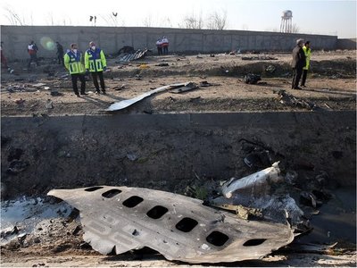 Avión con 180 pasajeros a bordo se estrella en Irán