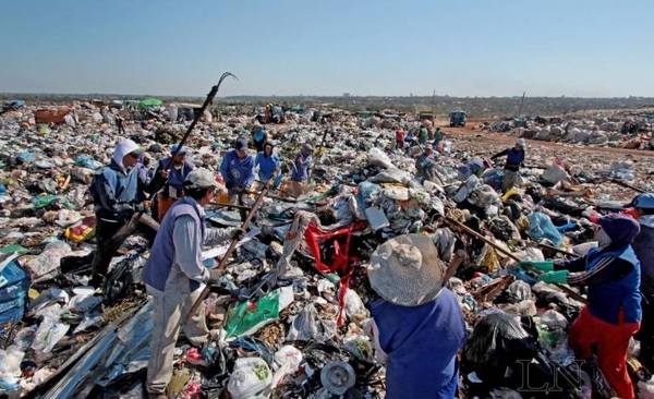 HOY / Negocio de la basura: Empo acusada por evasión, falsear datos y coimas de la comuna