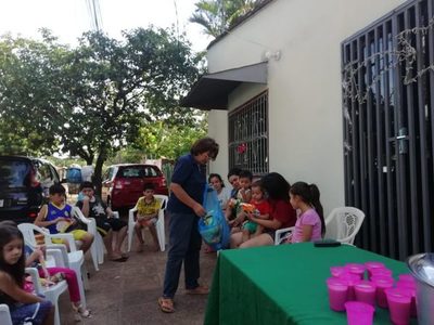 Comisión vecinal de Lucerito agasajó a niños por Reyes | San Lorenzo Py