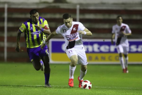 El 'Negro' Paredes seguirá jugando en Primera