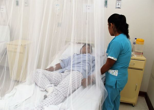Médicos advierten que la automedicación puede agravar cuadros de Dengue