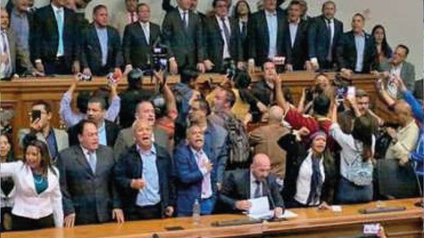 Guaidó recupera presidencia de la Asamblea