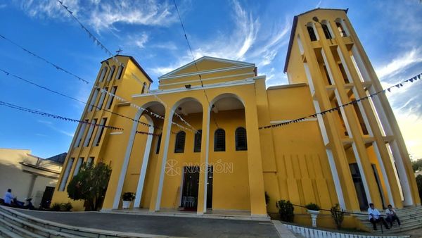 Restos del Monseñor Zacarías Ortíz son velados en la catedral de Concepción