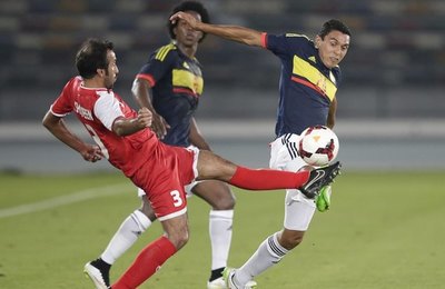 Bocanegra, el lateral campeón de América que negocia Libertad