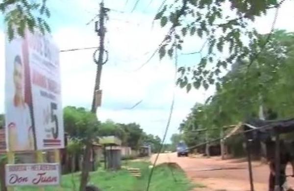 Otra vez Copaco: Dos columnas caídas en Mora Cué, Luque - SNT