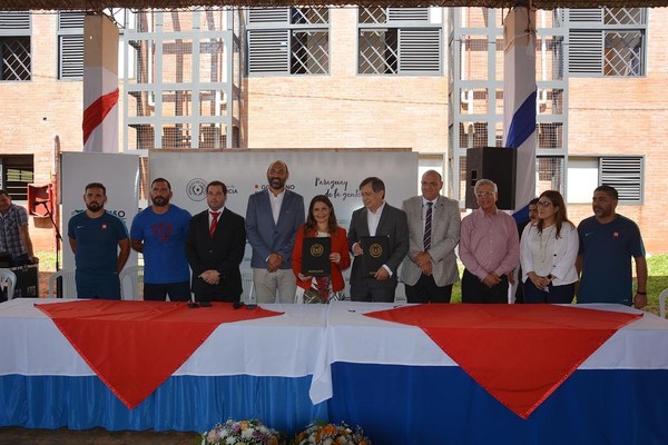 Crearán escuela de fútbol en el Centro Educativo Itauguá - ADN Paraguayo