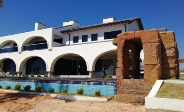 Fueron a bañarse en la playa de "Cucho" y quedaron detenidos