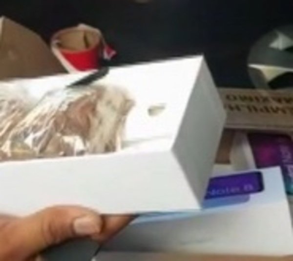 Estafan a turistas al colocar piedras en cajas de celulares - Paraguay.com