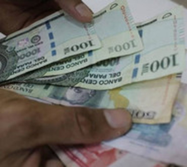 Denuncian a 38 empresas que no dieron aguinaldo - Paraguay.com