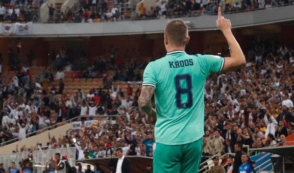 Toni Kroos metió un gol olímpico en la clasificación del Real Madrid