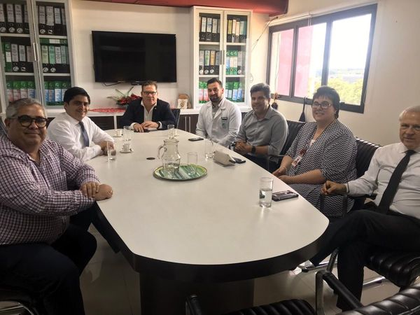 Médicos de Tesãi, en gremio de cirugía endoscópica