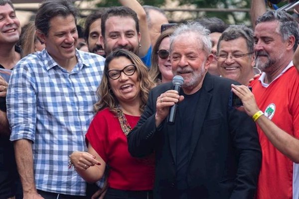 Lula califica a Bolsonaro de “lame botas” de Trump y critica su posicionamiento en favor de Washington | .::Agencia IP::.