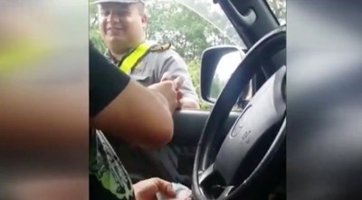 “Le habrán tendido una trampa”: Director de Caminera intenta defender a inspector coimero - ADN Paraguayo